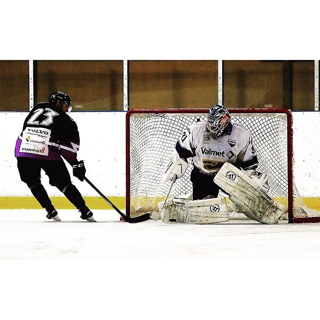 Jeppis hockey ångar på i #rautaliiga med dagens vinst mot #virkiä så har man 9 vinster på rad! Matcher i lapua är kända att vara fartfyllda pga den lilla rinken och så var det även idag... efter en svag första period så steg Jeppis up och visade att även med en dålig match kan man plocka hem 3 poäng.