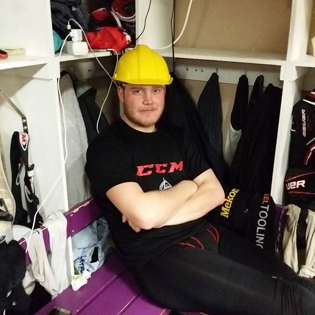 Ladies and gents! Saanko esitellä pelin duunarin Björn Lindgren aka (@lindgrenbj pistäkää seurantaan 😉)!! Peli oli mitä oli mutta tärkein että putkessa ollaan ✈ ja 3pts takataskussa! 🚄